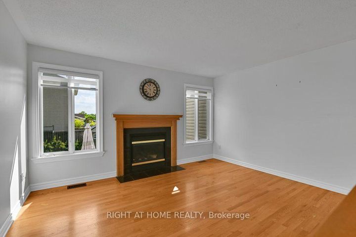 Photo 11 at 198 Deerfox Drive, Nepean (Longfields), Ottawa
