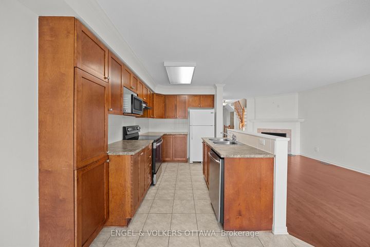 Photo 16 at 789 Cobble Hill Drive, Nepean (Cedargrove/Fraserdale), Ottawa