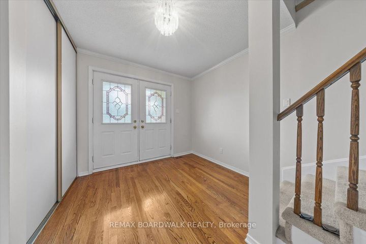Photo 3 at 42 Pickwick Drive, Nepean (Cedargrove/Fraserdale), Ottawa
