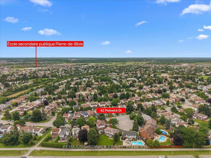 Photo 40 at 42 Pickwick Drive, Nepean (Cedargrove/Fraserdale), Ottawa