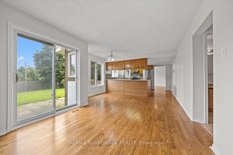 Photo 16 at 42 Pickwick Drive, Nepean (Cedargrove/Fraserdale), Ottawa