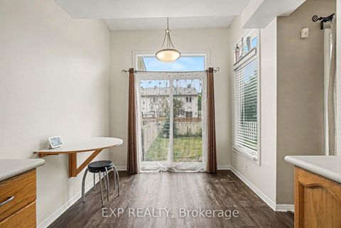 Photo 10 at 11 Longshire Circle, Nepean (Longfields), Ottawa