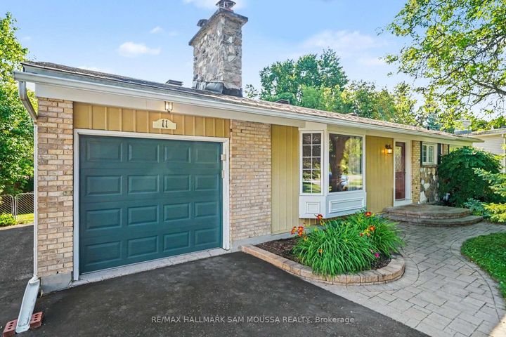 Photo 2 at 11 Springdale Crescent, Nepean (Sheahan Estates/Trend Village), Ottawa