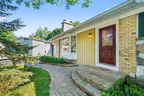 Photo 4 at 11 Springdale Crescent, Nepean (Sheahan Estates/Trend Village), Ottawa