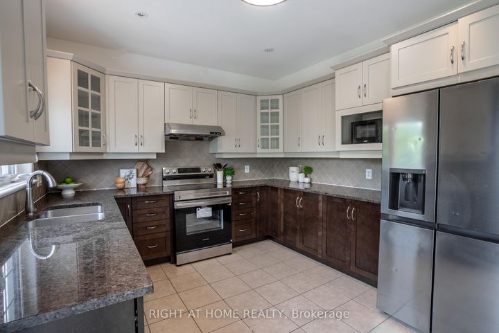 Photo 15 at 106 Sunita Crescent, Nepean (Stonebridge), Ottawa
