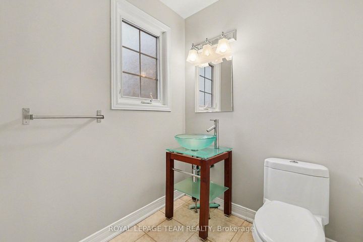 Photo 2 at 187 MONTEREY Drive, Nepean (Leslie Park), Ottawa