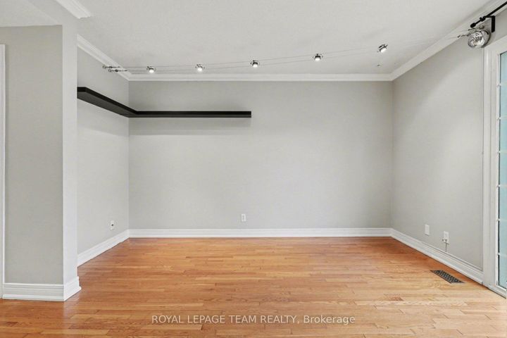 Photo 5 at 187 MONTEREY Drive, Nepean (Leslie Park), Ottawa