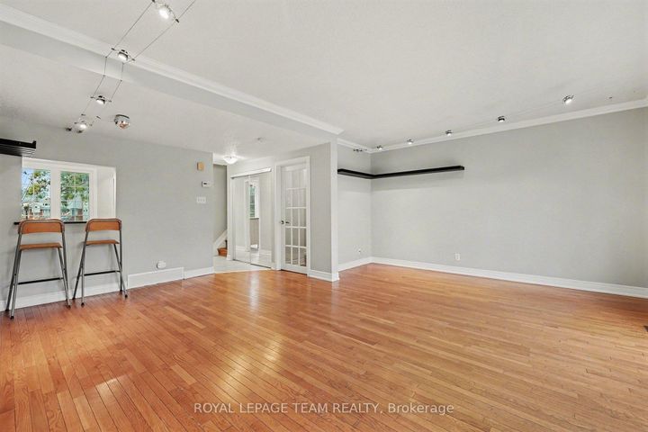 Photo 6 at 187 MONTEREY Drive, Nepean (Leslie Park), Ottawa