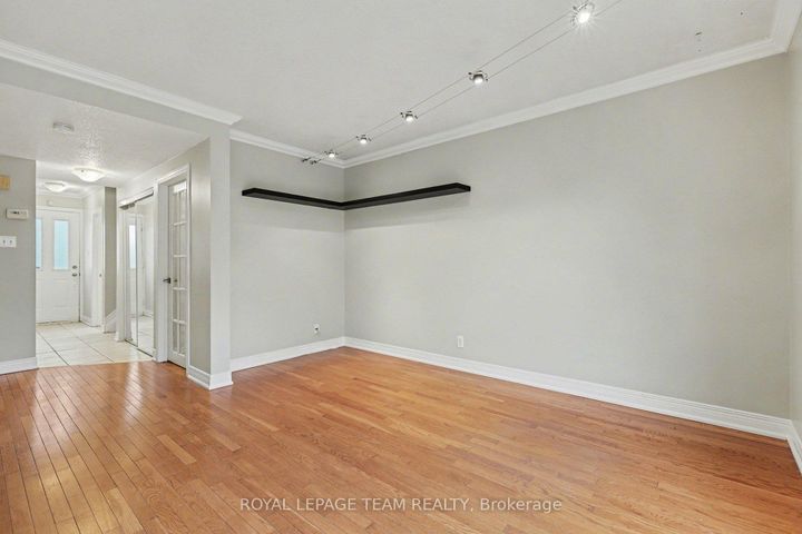 Photo 7 at 187 MONTEREY Drive, Nepean (Leslie Park), Ottawa