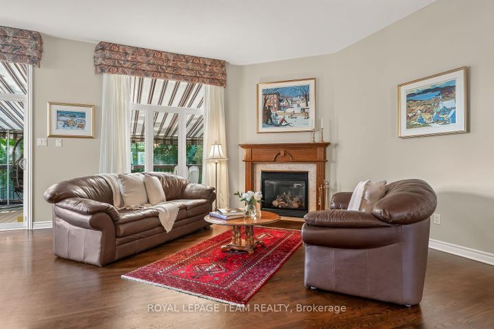 Photo 1 at 102 Golflinks Drive, Nepean (Stonebridge), Ottawa