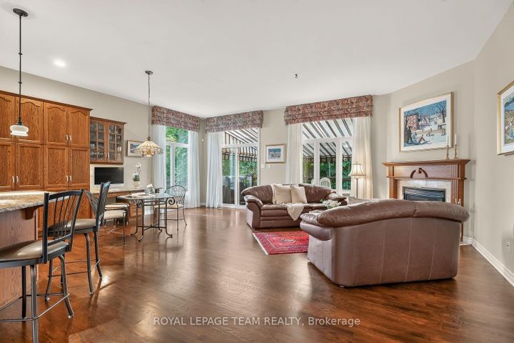 Photo 3 at 102 Golflinks Drive, Nepean (Stonebridge), Ottawa