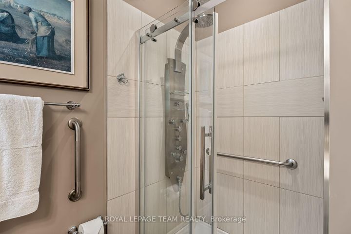 Photo 18 at 102 Golflinks Drive, Nepean (Stonebridge), Ottawa