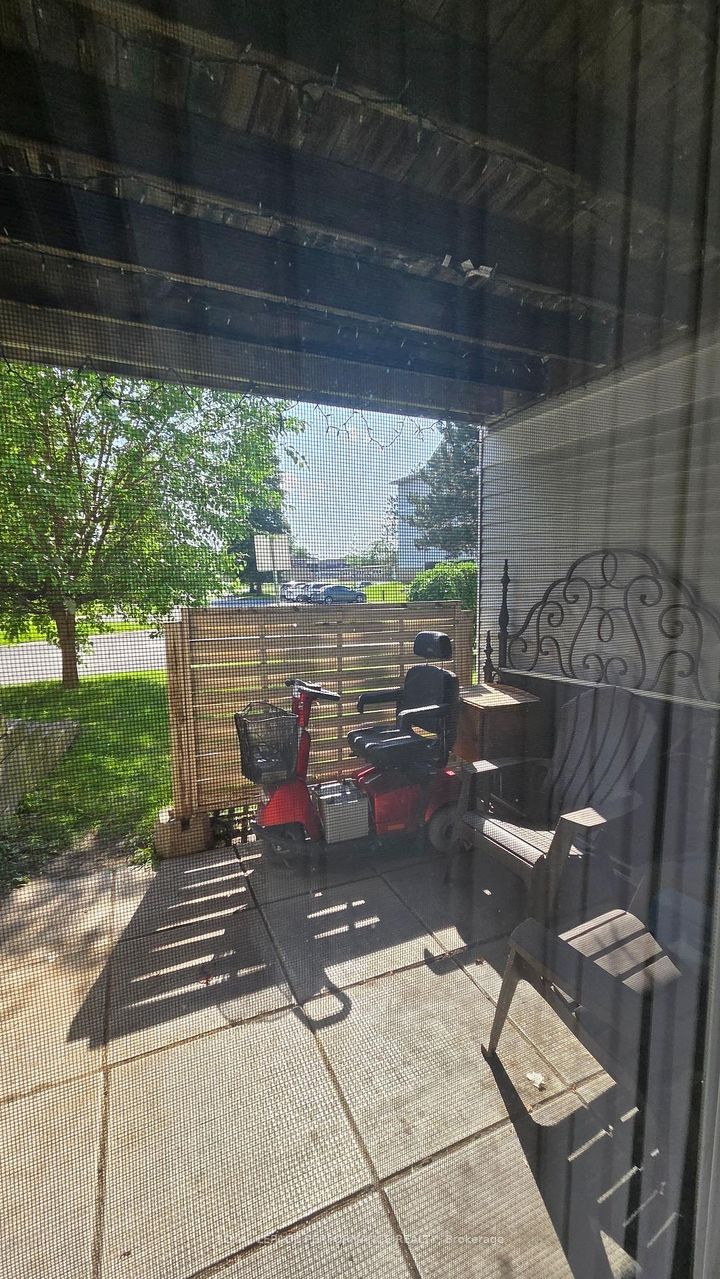 Photo 4 at 115 - 218 Viewmount Drive, Nepean (Borden Farm/Stewart Farm/Carleton Heights/Parkwood Hills), Ottawa