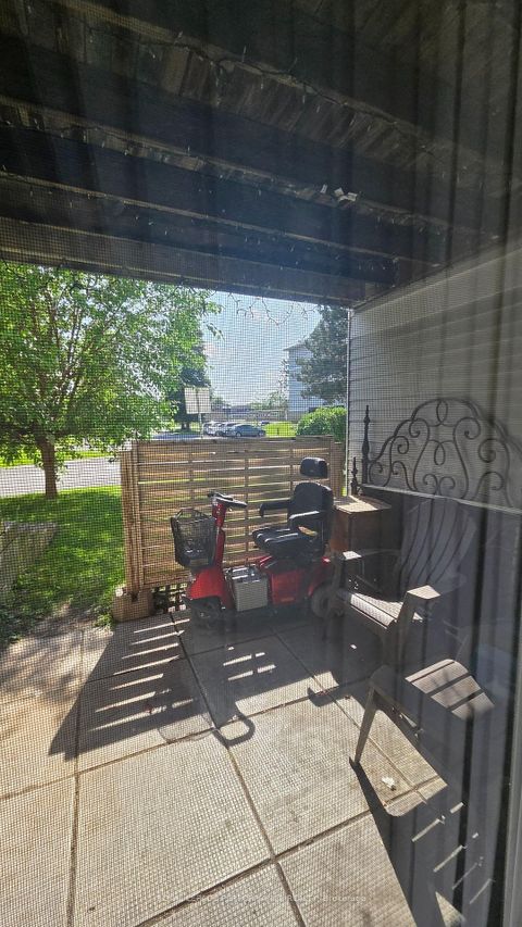 Photo 4 at 115 - 218 Viewmount Drive, Nepean (Borden Farm/Stewart Farm/Carleton Heights/Parkwood Hills), Ottawa