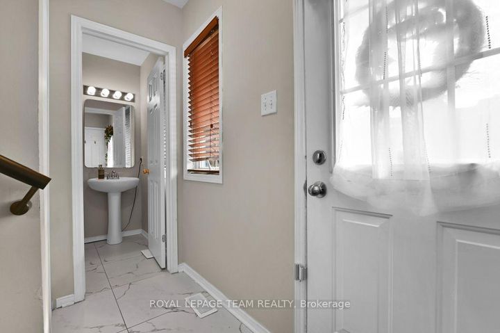 Photo 4 at 7 Karendale Street, Nepean (Barrhaven East), Ottawa