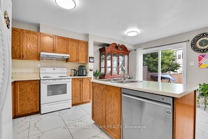 Photo 8 at 7 Karendale Street, Nepean (Barrhaven East), Ottawa