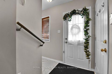 Photo 3 at 7 Karendale Street, Nepean (Barrhaven East), Ottawa