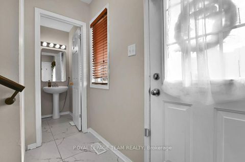 Photo 4 at 7 Karendale Street, Nepean (Barrhaven East), Ottawa