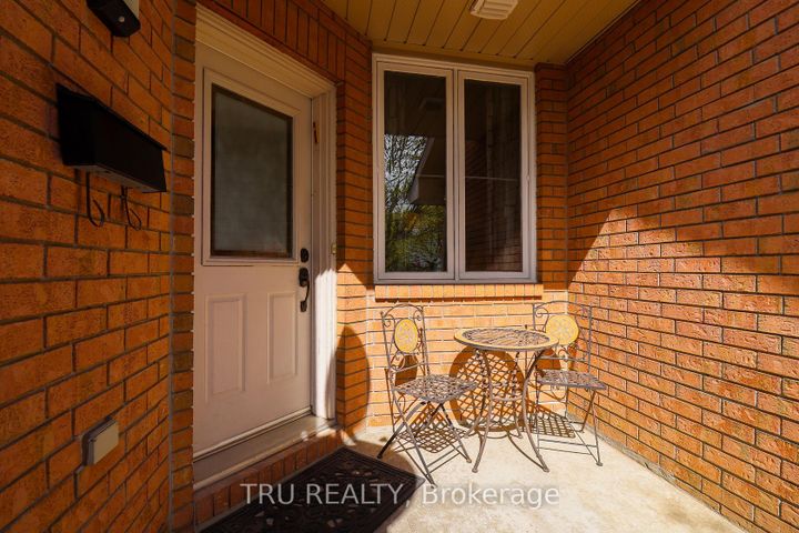 Photo 3 at 186 Daventry Crescent, Nepean (Longfields), Ottawa