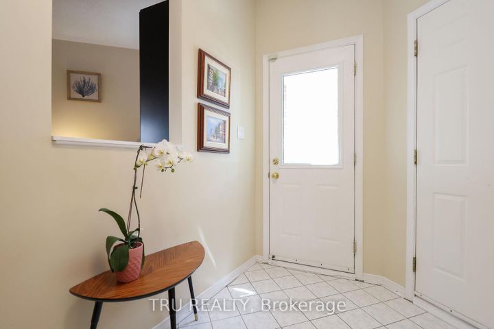 Photo 4 at 186 Daventry Crescent, Nepean (Longfields), Ottawa