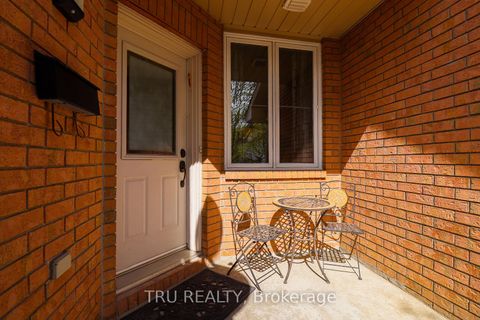 Photo 3 at 186 Daventry Crescent, Nepean (Longfields), Ottawa