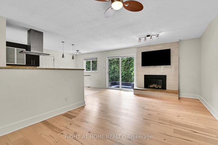 Photo 6 at 9 Leetom Crescent, Nepean (Pheasant Run), Ottawa
