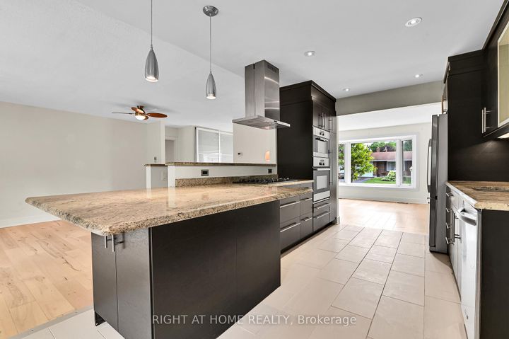 Photo 11 at 9 Leetom Crescent, Nepean (Pheasant Run), Ottawa