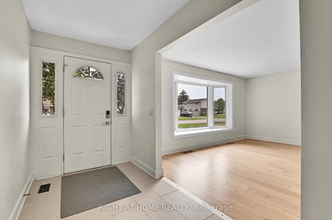 Photo 2 at 9 Leetom Crescent, Nepean (Pheasant Run), Ottawa