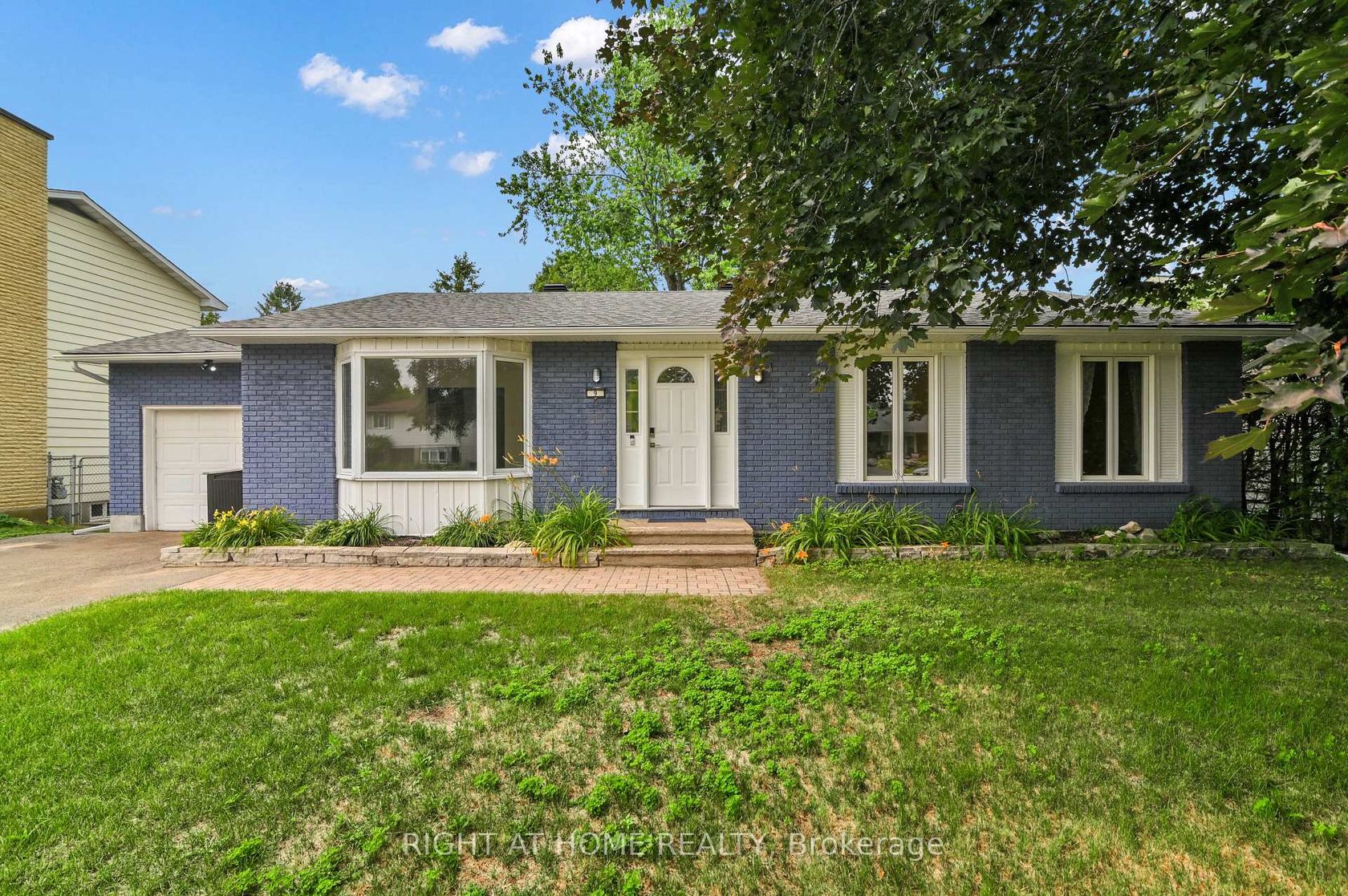 9 Leetom Crescent, Nepean (Pheasant Run), Ottawa 