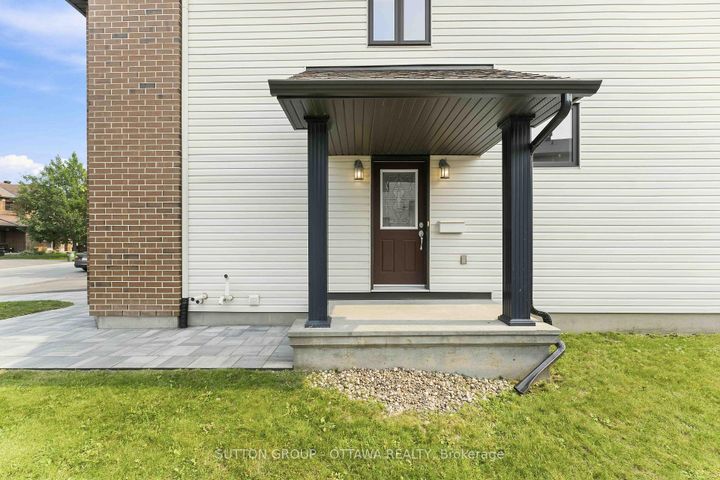 Photo 2 at 120 Dunforest Terrace, Nepean (Strandherd), Ottawa