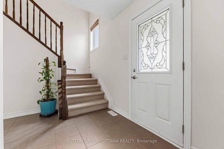 Photo 4 at 120 Dunforest Terrace, Nepean (Strandherd), Ottawa