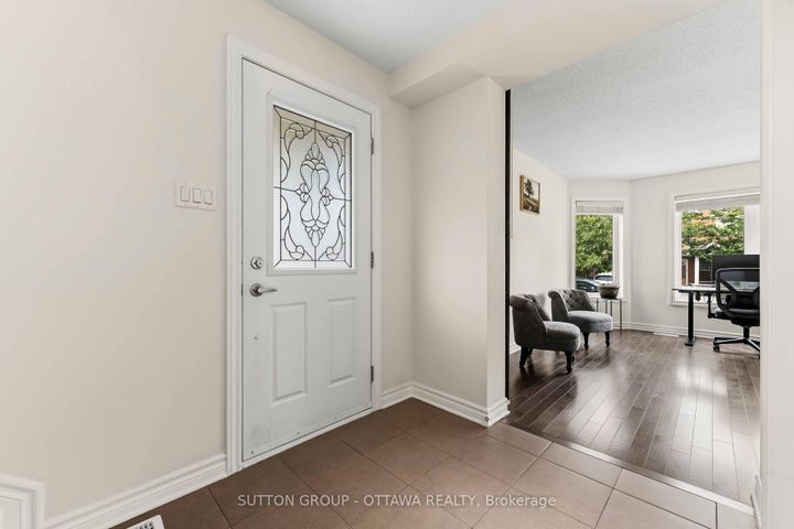 Photo 5 at 120 Dunforest Terrace, Nepean (Strandherd), Ottawa