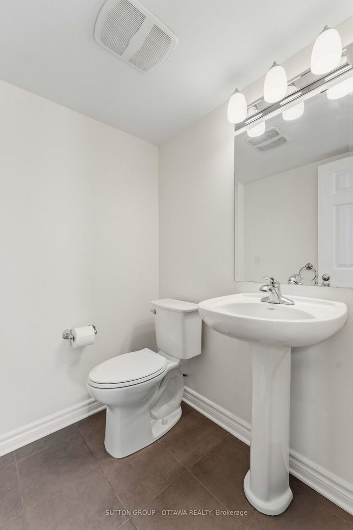Photo 9 at 120 Dunforest Terrace, Nepean (Strandherd), Ottawa