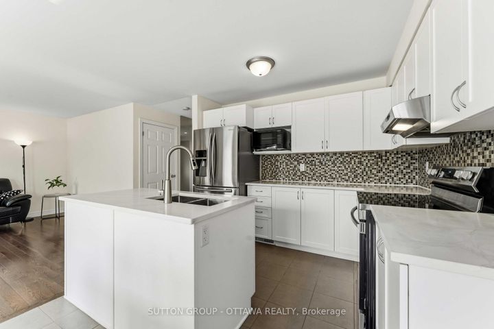 Photo 12 at 120 Dunforest Terrace, Nepean (Strandherd), Ottawa