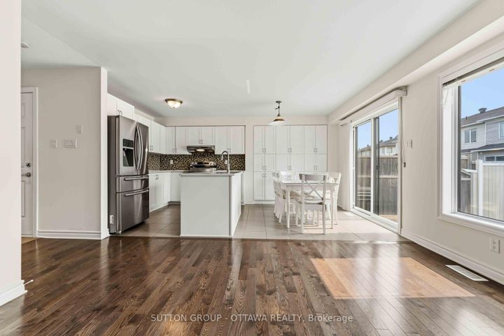 Photo 13 at 120 Dunforest Terrace, Nepean (Strandherd), Ottawa