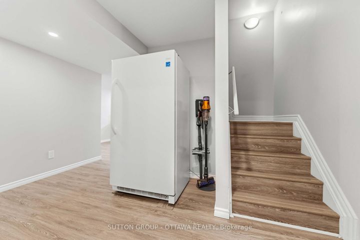 Photo 31 at 120 Dunforest Terrace, Nepean (Strandherd), Ottawa