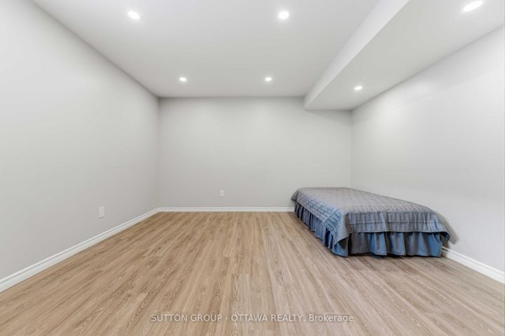 Photo 37 at 120 Dunforest Terrace, Nepean (Strandherd), Ottawa