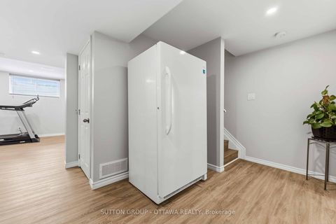 Photo 33 at 120 Dunforest Terrace, Nepean (Strandherd), Ottawa