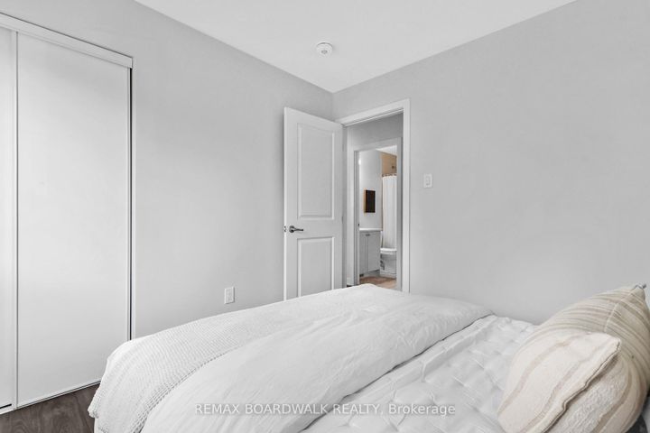 Photo 14 at 210 VERULAM Street, Nepean (Heritage Park), Ottawa