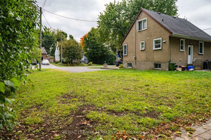 Photo 2 at 7 Tower Road, Nepean (Meadowlands/St. Claire Gardens), Ottawa