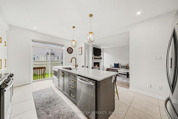 Photo 6 at 95 Russet Terrace, Nepean (Half Moon Bay), Ottawa