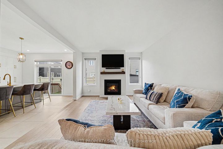 Photo 7 at 95 Russet Terrace, Nepean (Half Moon Bay), Ottawa