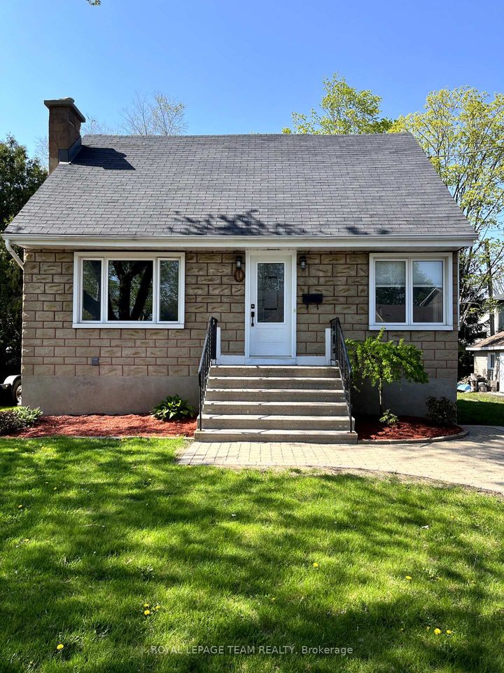 Photo 1 at 9 Tower Road E, Nepean (Meadowlands/St. Claire Gardens), Ottawa