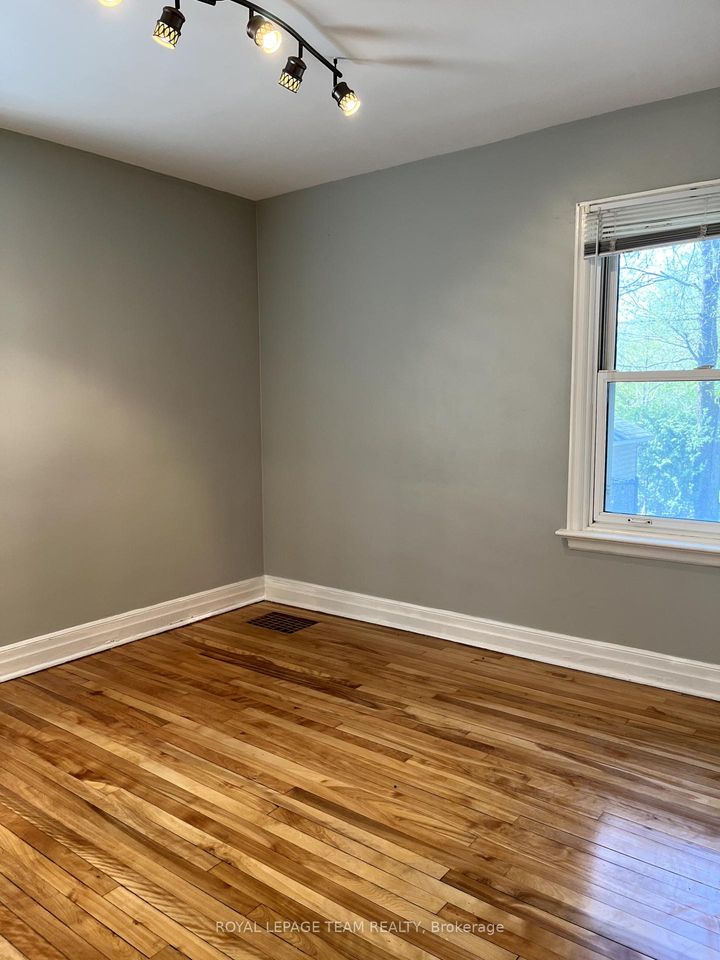 Photo 14 at 9 Tower Road E, Nepean (Meadowlands/St. Claire Gardens), Ottawa
