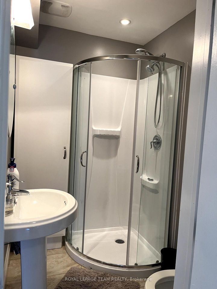 Photo 15 at 9 Tower Road E, Nepean (Meadowlands/St. Claire Gardens), Ottawa