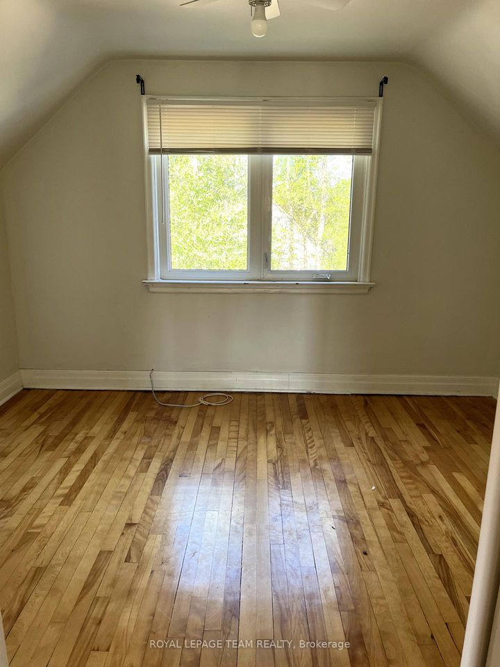 Photo 19 at 9 Tower Road E, Nepean (Meadowlands/St. Claire Gardens), Ottawa