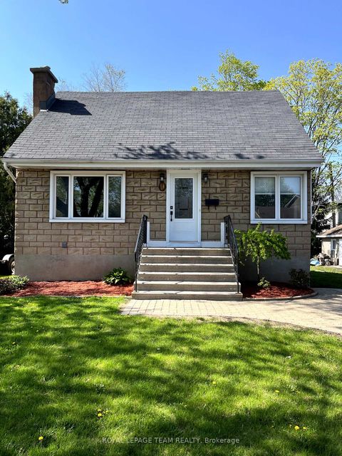 Photo 1 at 9 Tower Road E, Nepean (Meadowlands/St. Claire Gardens), Ottawa