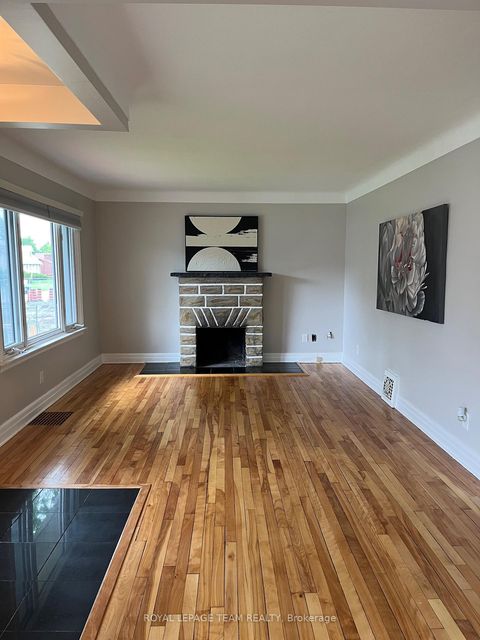 Photo 7 at 9 Tower Road E, Nepean (Meadowlands/St. Claire Gardens), Ottawa