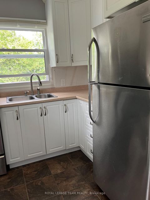 Photo 12 at 9 Tower Road E, Nepean (Meadowlands/St. Claire Gardens), Ottawa