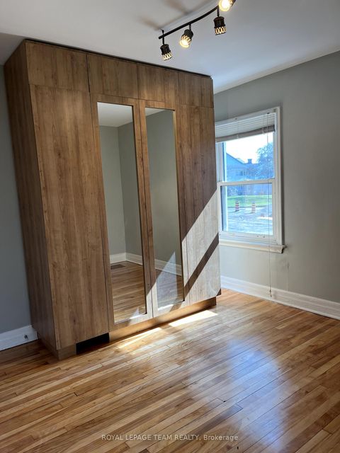 Photo 13 at 9 Tower Road E, Nepean (Meadowlands/St. Claire Gardens), Ottawa